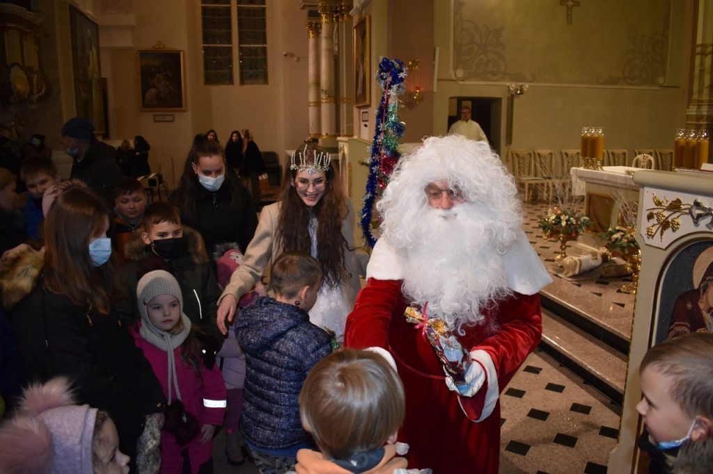 2021-12-24 Piemenėlių mišios ir eglutės įžiebimas