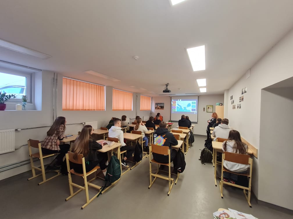 Erasmus+ projektas „Foreign Language Teaching into the Future“ Bulgarijos mokytojai Plungės „Saulės“ gimnazijoje 2022-04