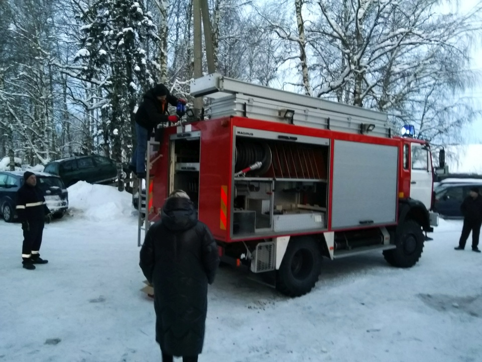 Plungės rajono savivaldybės priešgaisrinės apsaugos tarnybos Žemaičių Kalvarijos ugniagesių komandai padidinto pravažumo automobilis „Iveco Magirus“, 2022-12-19