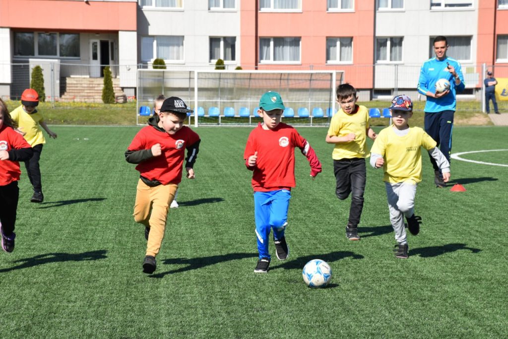 2023-05-10 Plungės dirbtinės dangos stadione vyko viešosios įstaigos „Plungės futbolas“ surengtas tradicinis futbolo turnyras „Babrungiuko futboliukas“.