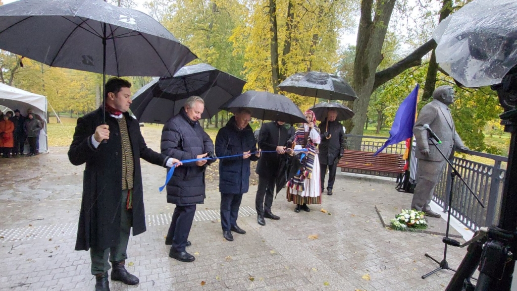 Juostelės kirpimo ceremonija