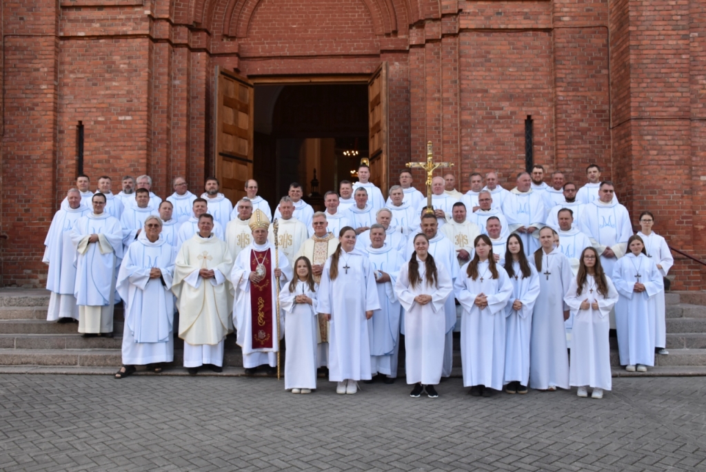 Iškilmėse – gausus dvasininkų būrys