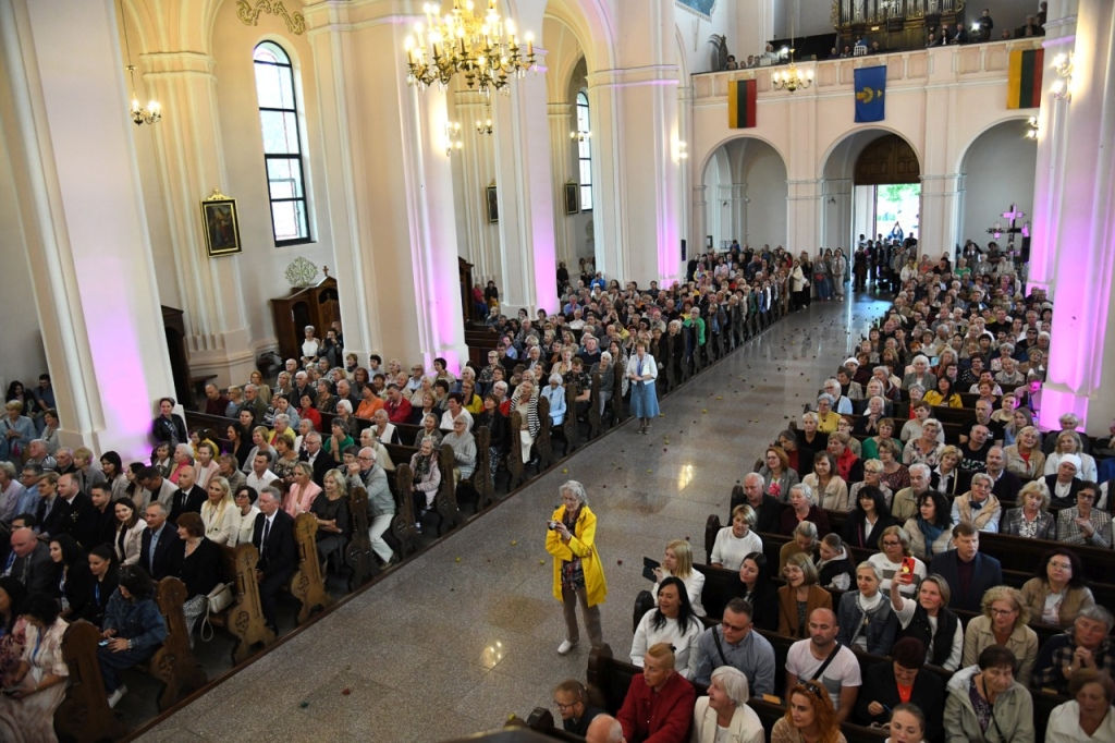 Šventės atidarymo iškilmės Plungės Šv. Jono Krikštytojo bažnyčioje