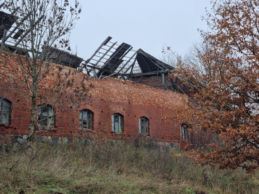 Šateikių dvaras, arklidė (pastatas)