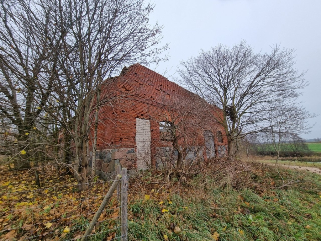 Šateikių dvaras, arklidė (pastatas)