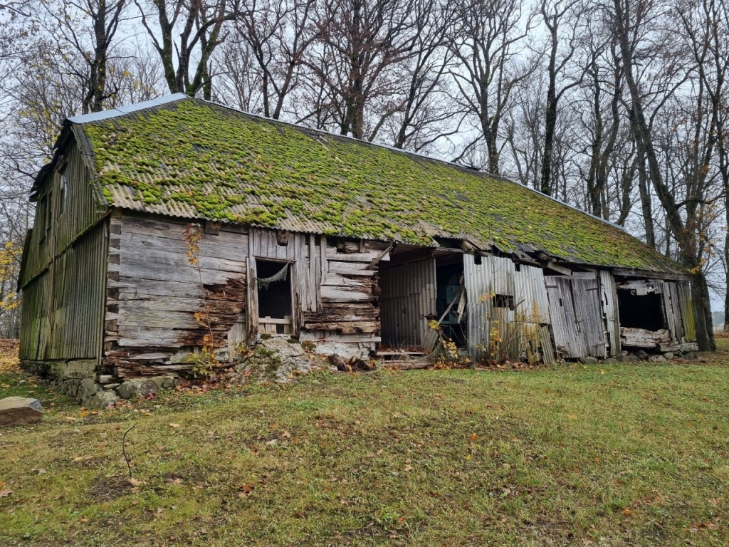 Šateikių dvaras, svirnas (pastatas)